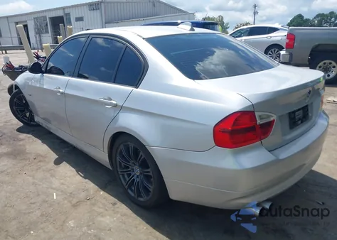 2007 BMW 328I z USA, uszkodzony, nr VIN WBAVA33517KX81229